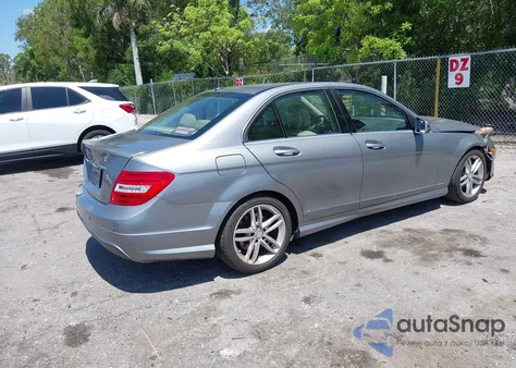 2014 Mercedes-Benz C 250 Luxury/Sport из США, поврежденный, VIN WDDGF4HB2EA958493